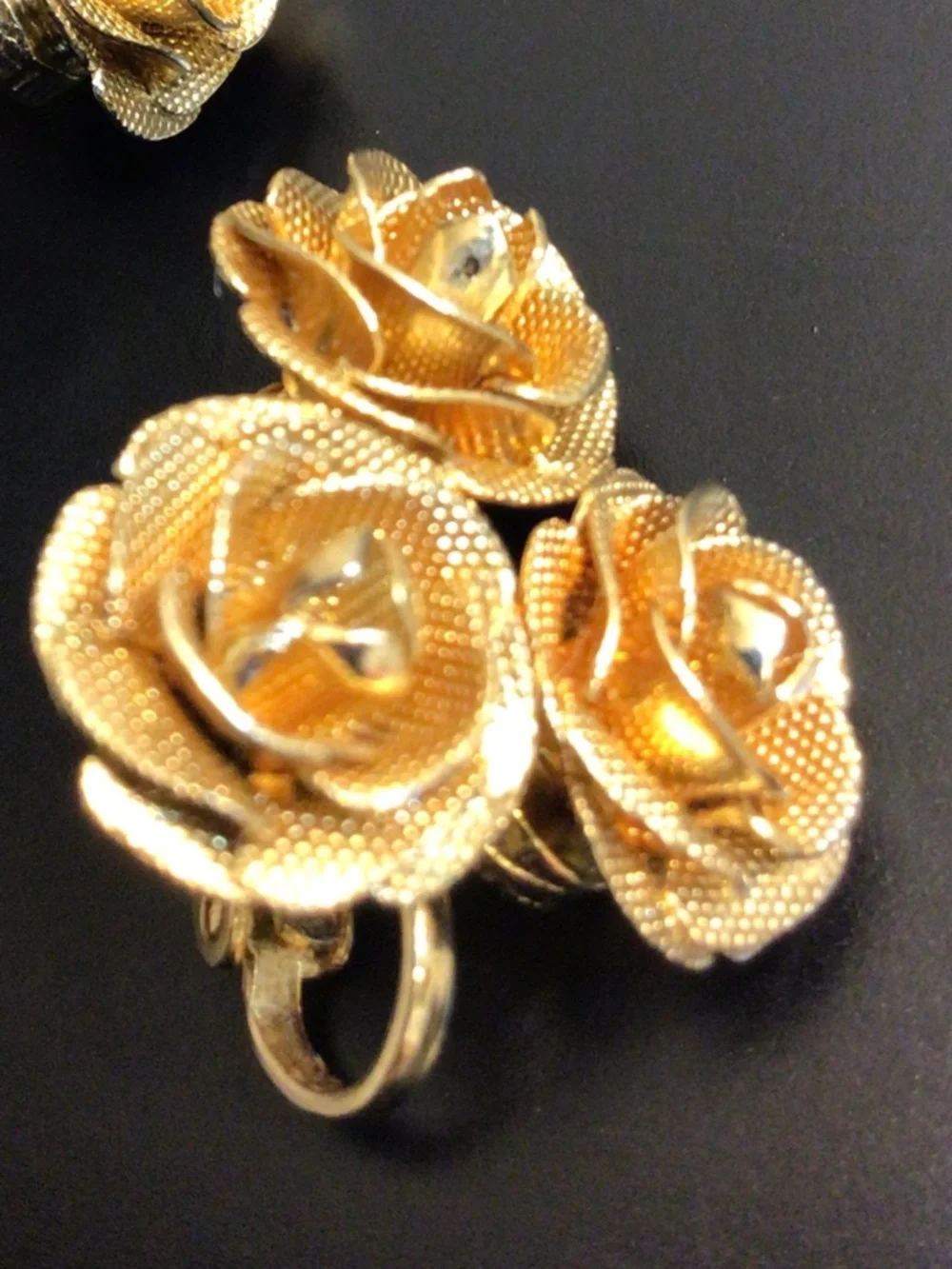 Vintage 1960s Triple Rose Clip On Earrings Gold Tone Mesh Texture Romantic